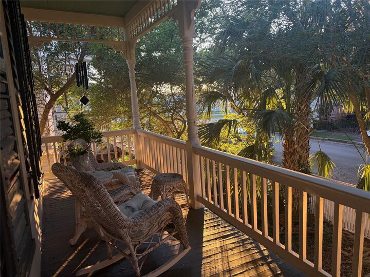 Property Photo:  2419 Avenue L  TX 77550 