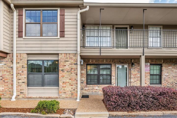 Property Photo:  606 Marshall Street B6  TX 77006 