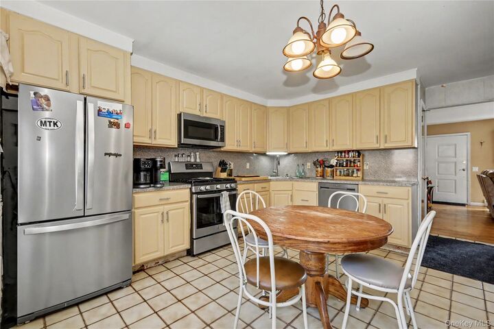 Property Photo:  33 A/K/A 29 Stillwell Avenue  NY 10704 
