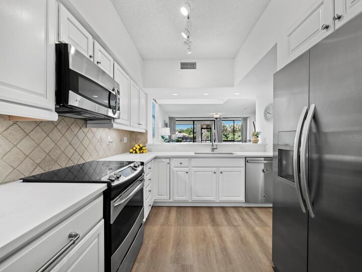 Property Photo:  1906 Harbourside Drive 303  FL 34228 