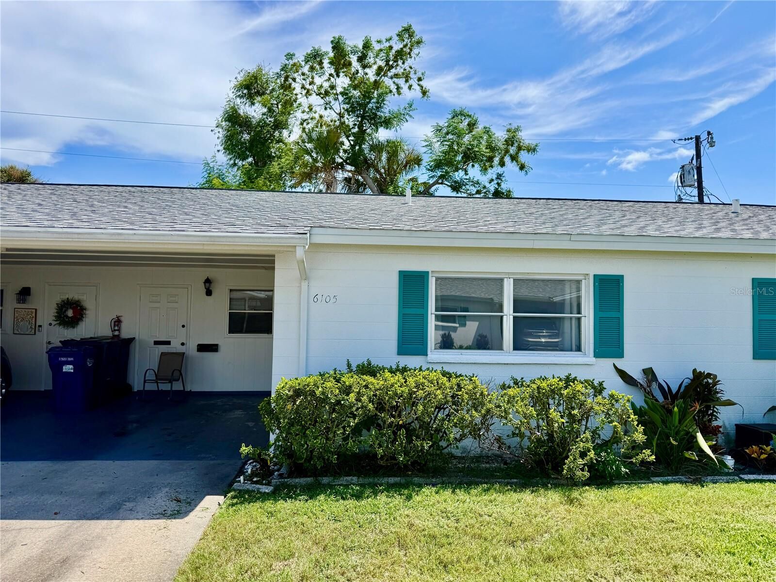 Property Photo:  6105 Coral Way  FL 34207 