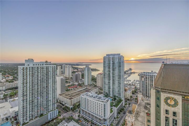 Property Photo: 275 1st Avenue S 3704 FL 33701