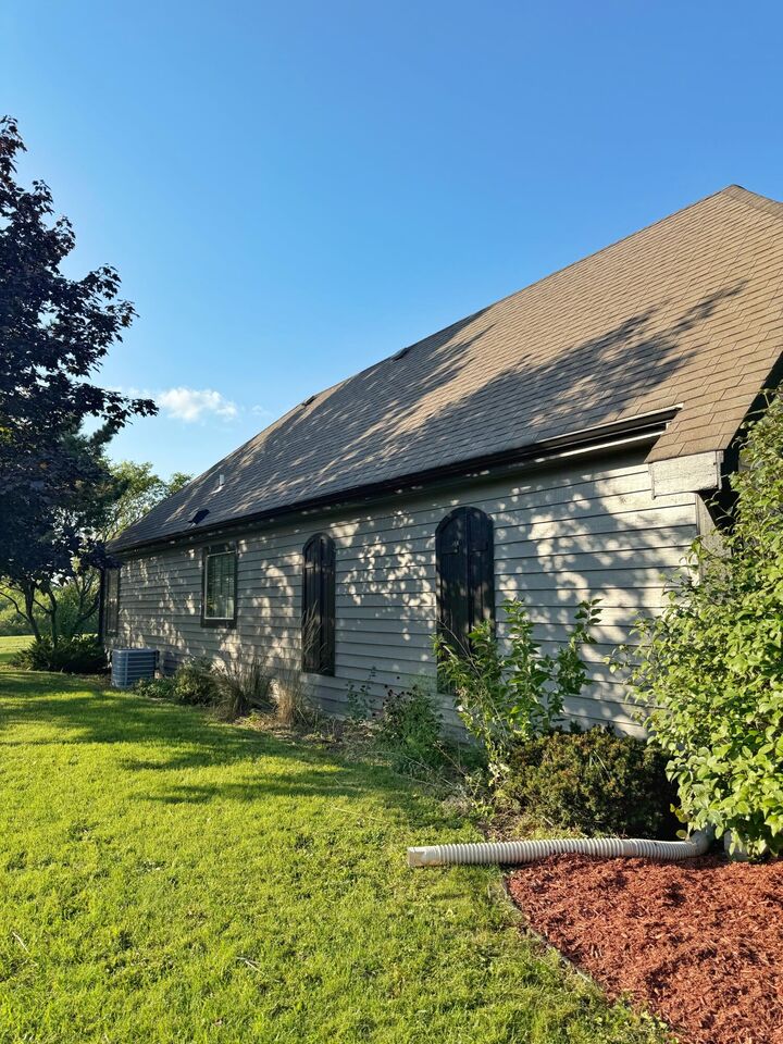 Property Photo: 8530 W Woodfield Ct WI 53132