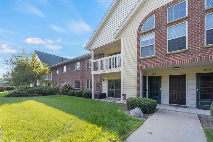 Property Photo:  1926 Parknoll Ln  WI 53074 