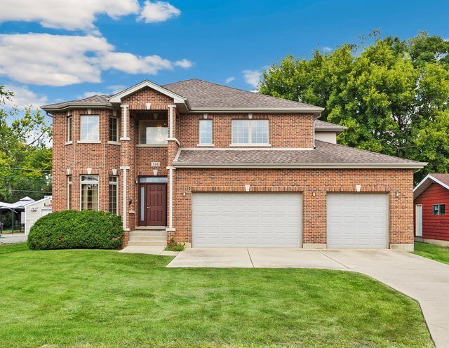 Property Photo: 136 Oakwood Avenue IL 60016