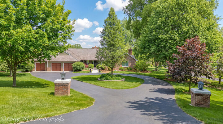 Property Photo:  39W944 Deer Run Drive  IL 60175 