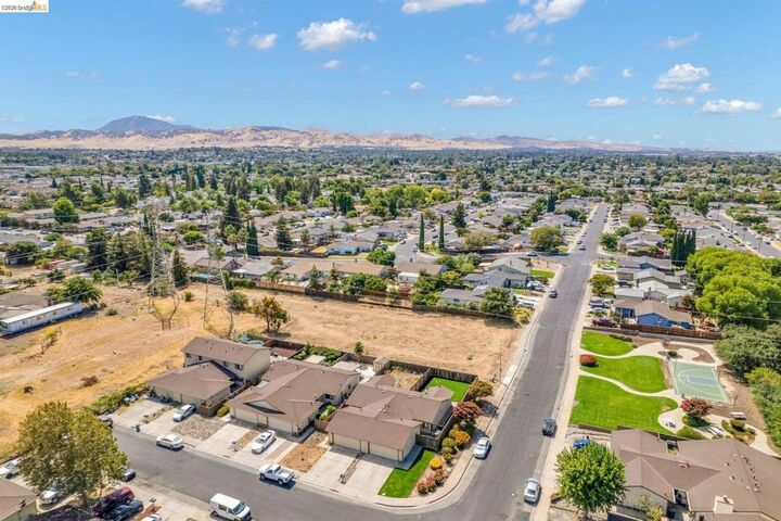 Property Photo: 1300 Trembath Ln CA 94509