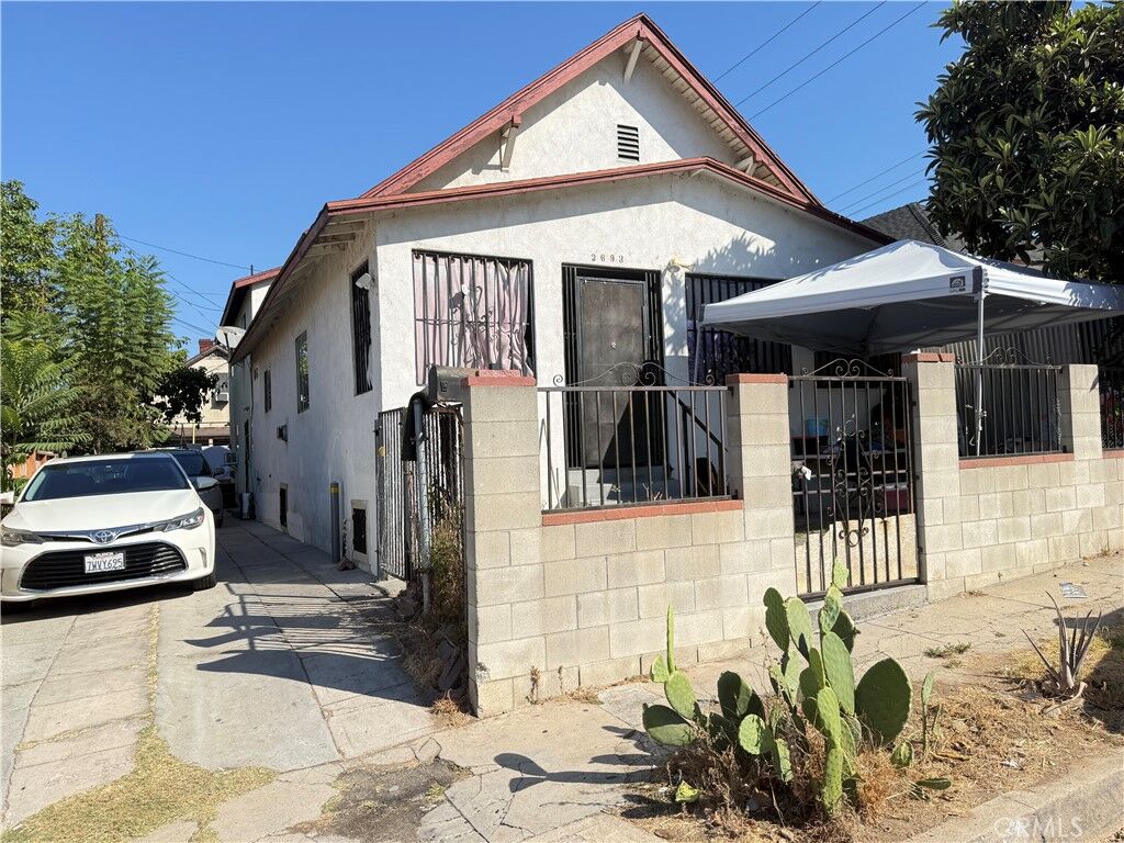 Property Photo:  2693 Merced Street  CA 90065 