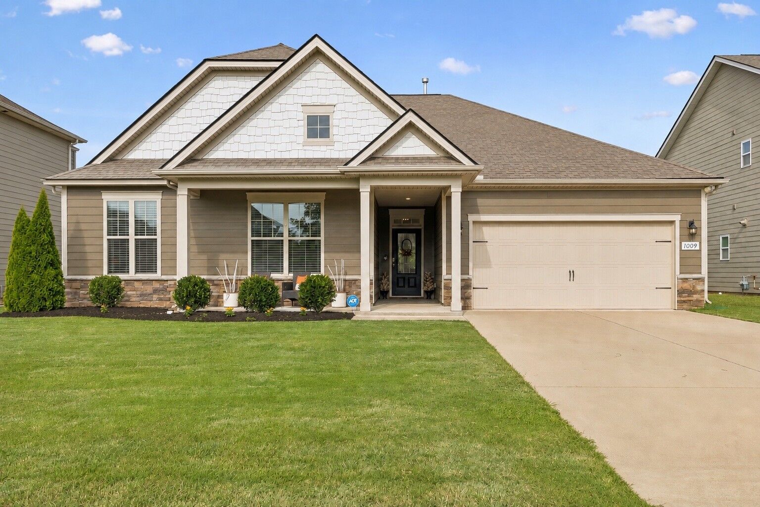 Property Photo:  1009 Black Oak Dr  TN 37128 