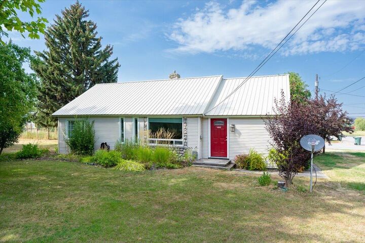 Property Photo:  602 W Washington Ave  WA 99109 