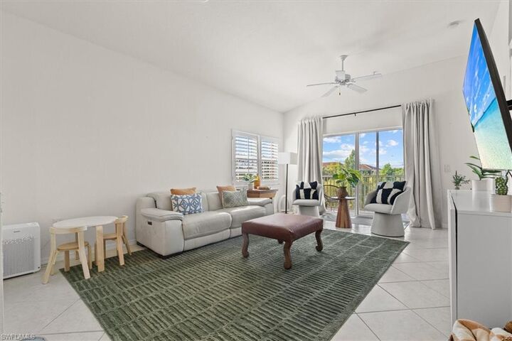 Property Photo: 4420 Botanical Place Cir 402 FL 34112