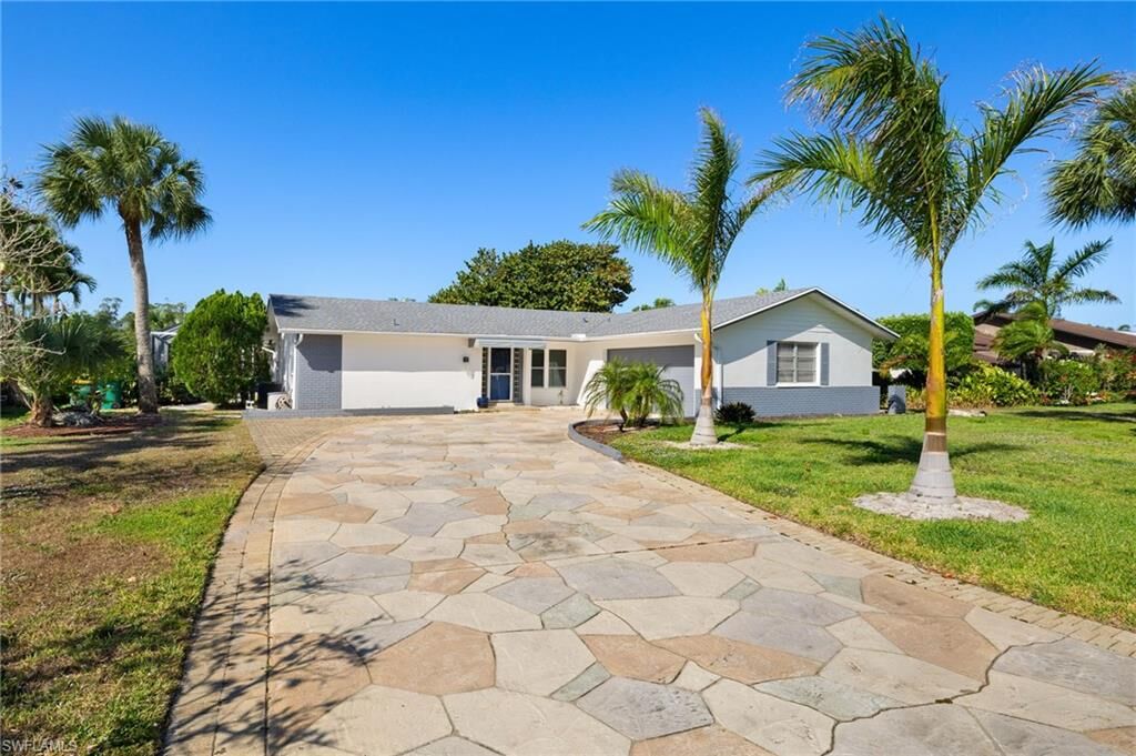Property Photo:  248 Bay Meadows Dr  FL 34113 