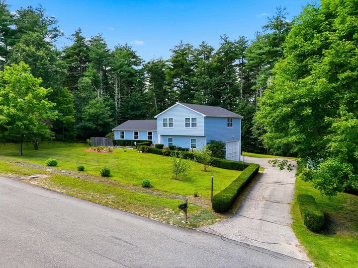 Property Photo:  7 Twin Street  NH 03087 