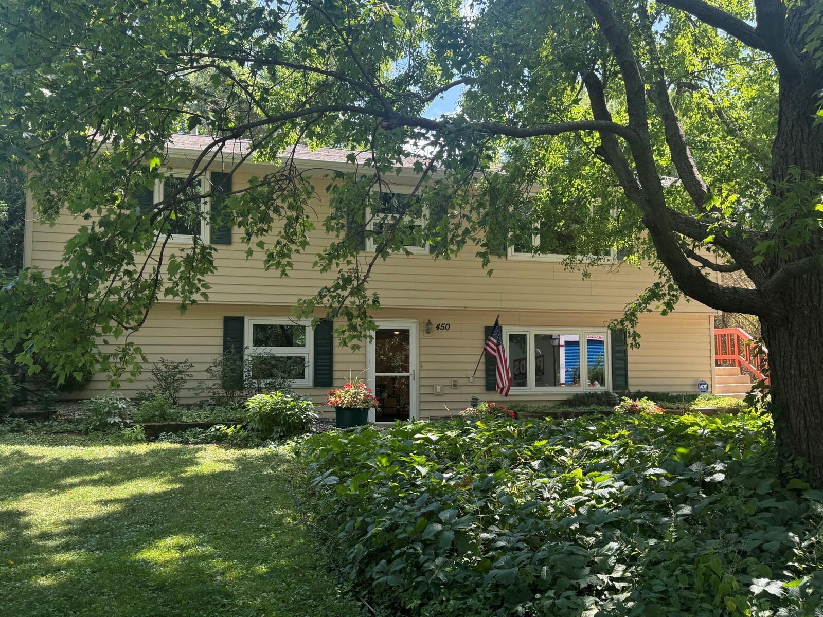 Property Photo:  450 Ranchview Lane N  MN 55447 