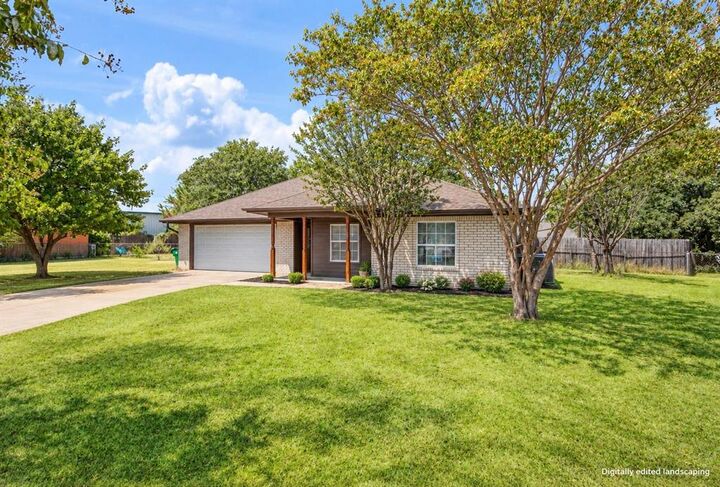 Property Photo:  625 Linda Court  TX 76058 