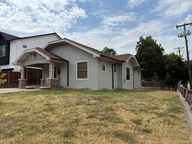 Property Photo:  801 Mount Auburn Avenue  TX 75223 