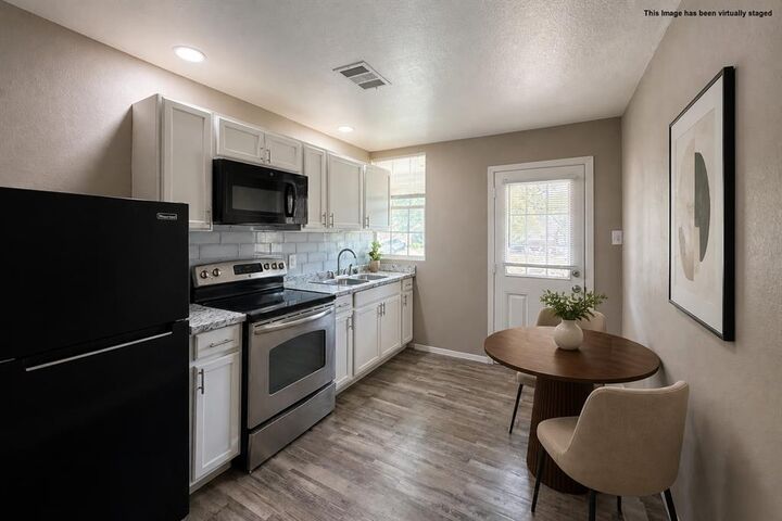 Property Photo: 2311 Vagas Street C TX 75219