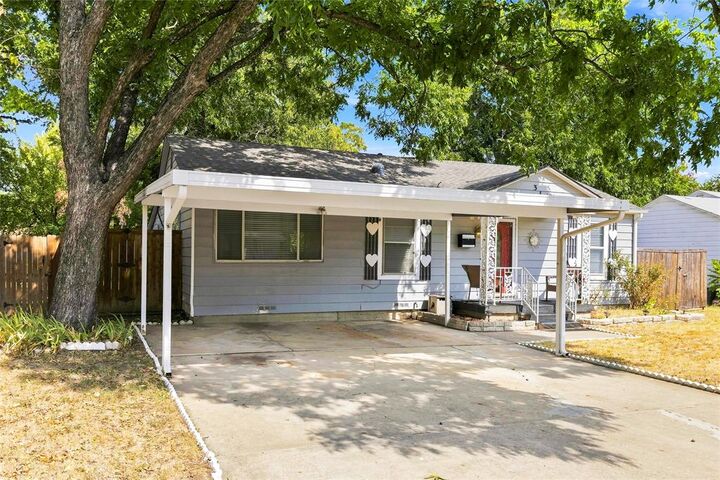 Property Photo: 3116 Cedar Park Boulevard TX 76118