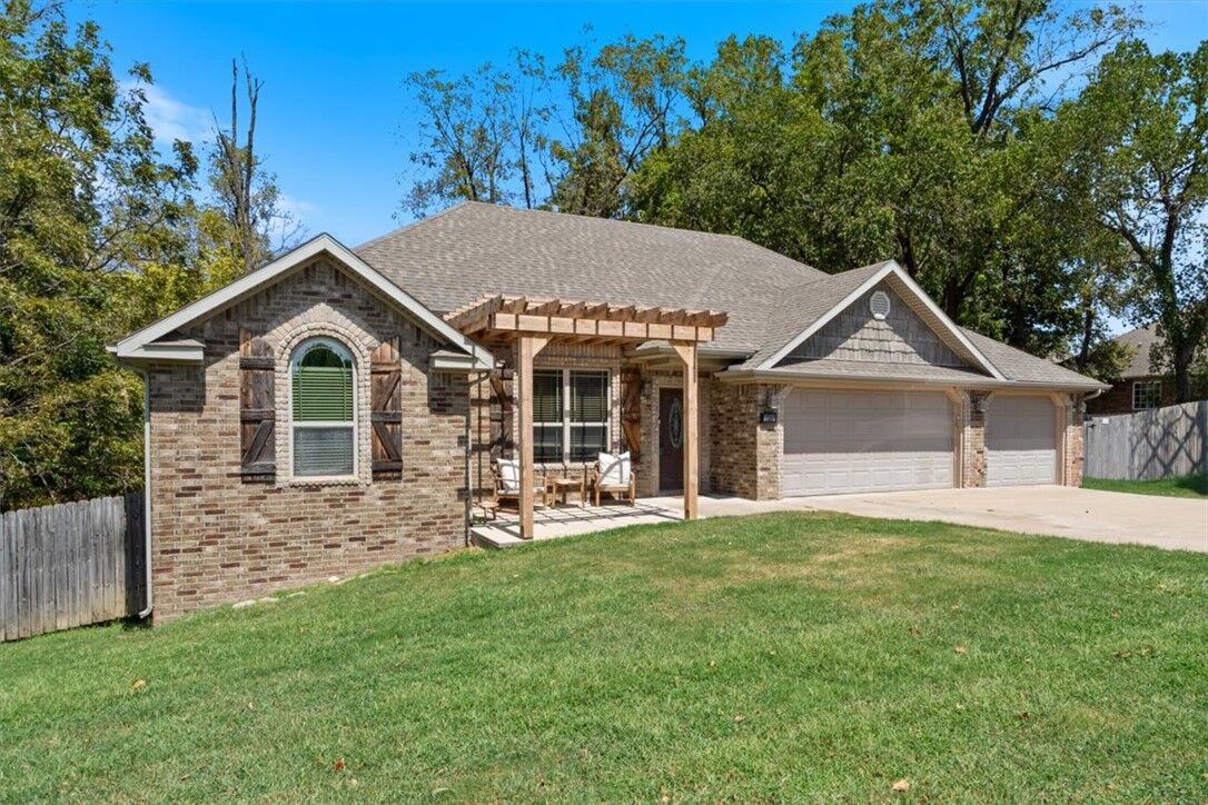 Property Photo: 3220 Springhill Avenue AR 72762