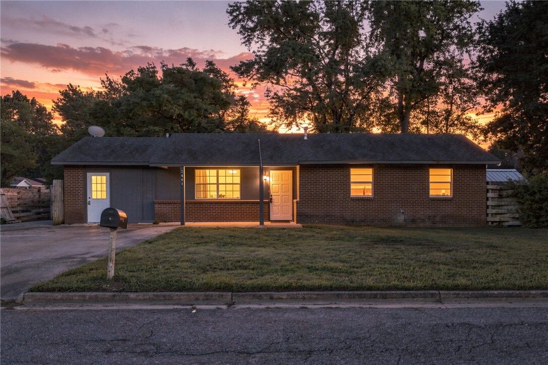 Property Photo: 2401 N Jill Circle AR 72762