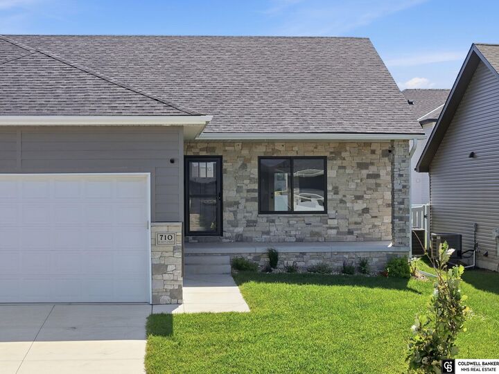 Property Photo: 710 N 105th Street NE 68527