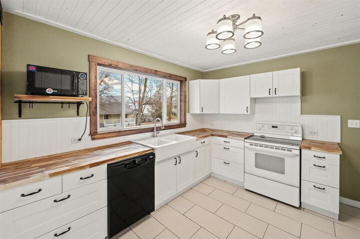 Property Photo:  6470 Hollow Street  BC V0H 1T0 