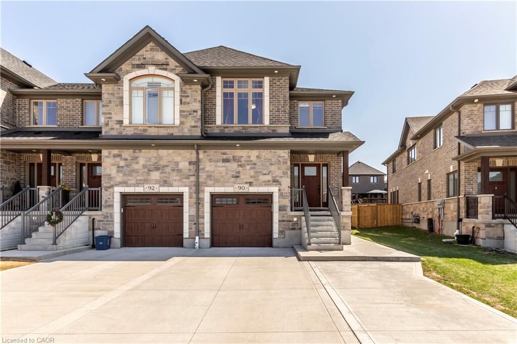 Property Photo:  90 Hollybrook Trail  ON N2R 0M7 