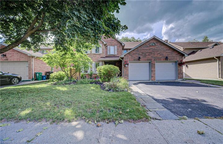Property Photo: 7 Stock Court ON N3C 3R4
