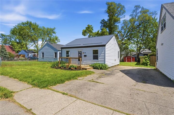 Property Photo:  48 Seventh Avenue  ON N3S 1B4 