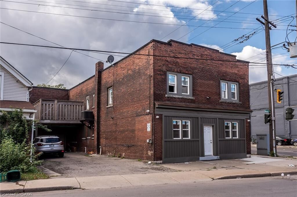 Property Photo:  104 Beach Road A  ON L8L 3Z9 