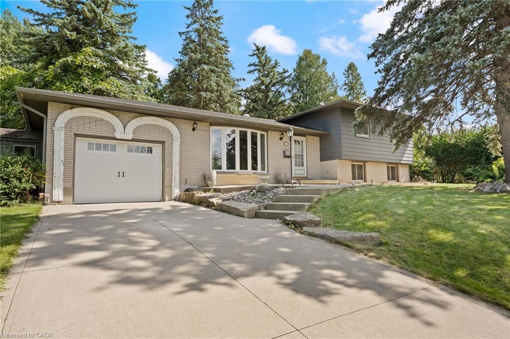 Property Photo:  20 Sunset Drive  ON N3Y 4G3 