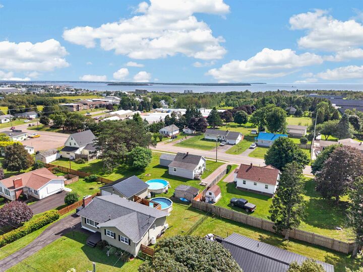 Property Photo:  33 Bayview Drive  PE C1N 3Z9 