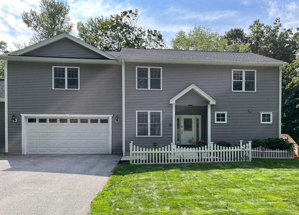 Property Photo:  20 Beacon St 20  MA 01545 