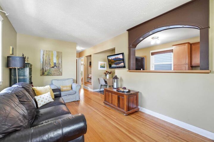 Property Photo: 2512 19 Street NW AB T2M 3V4