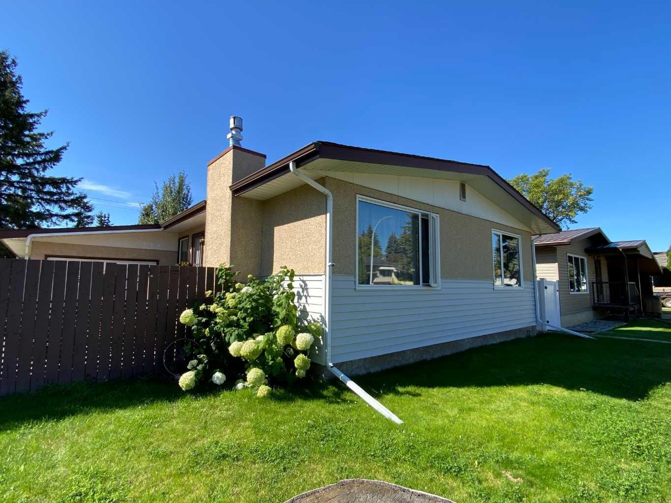Property Photo: 3 Lake Bevan Drive E AB T1R 0L3