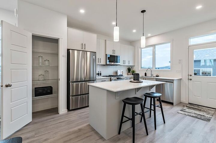 Property Photo:  270 Creekside Manor SW  AB T2X 4B9 