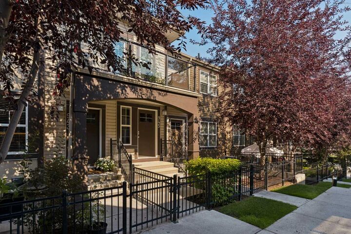 945 McKenzie Towne Manor SE — photo 1