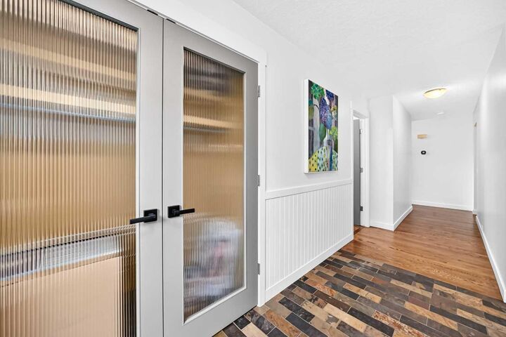 Property Photo:  5839 Dalkeith Hill  AB T3A 1G5 