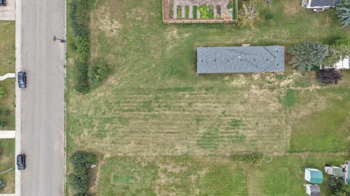 Property Photo: 2110 27 Avenue AB T0L 1R0