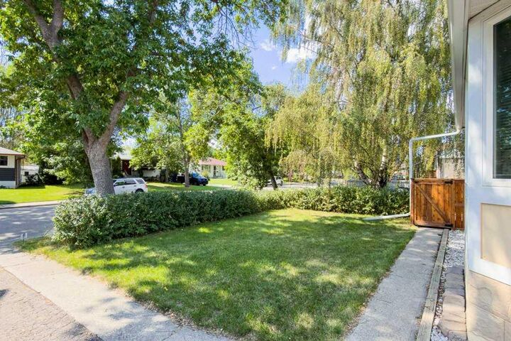 Property Photo: 44 Lynndale Road SE AB T2C 0T2