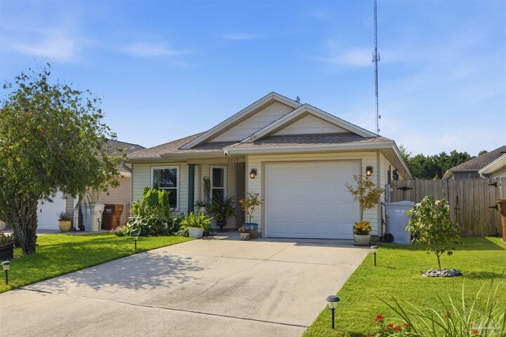 Property Photo: 5519 Sea Spray Ct FL 32563