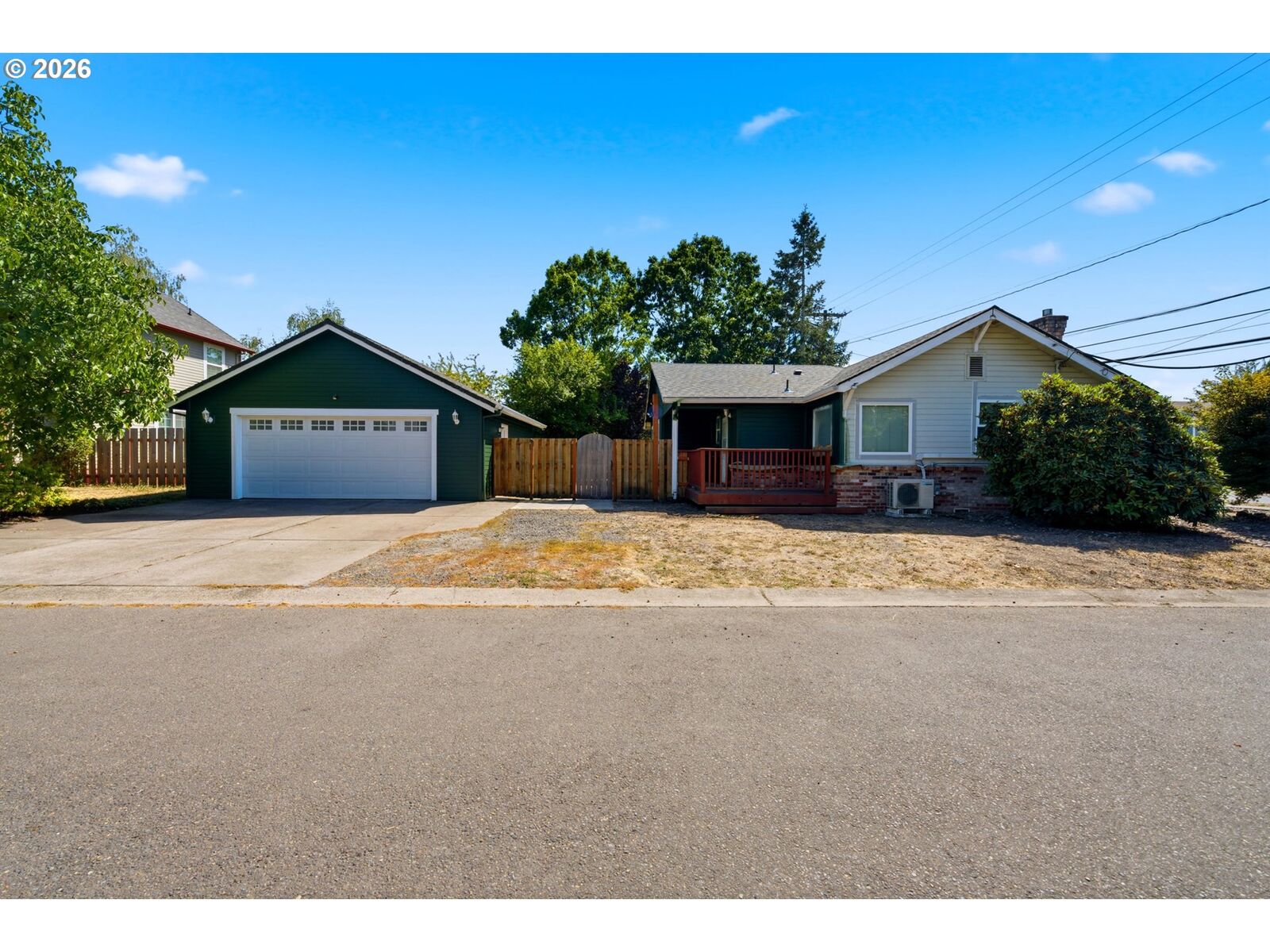 Property Photo:  732 N College St  OR 97132 