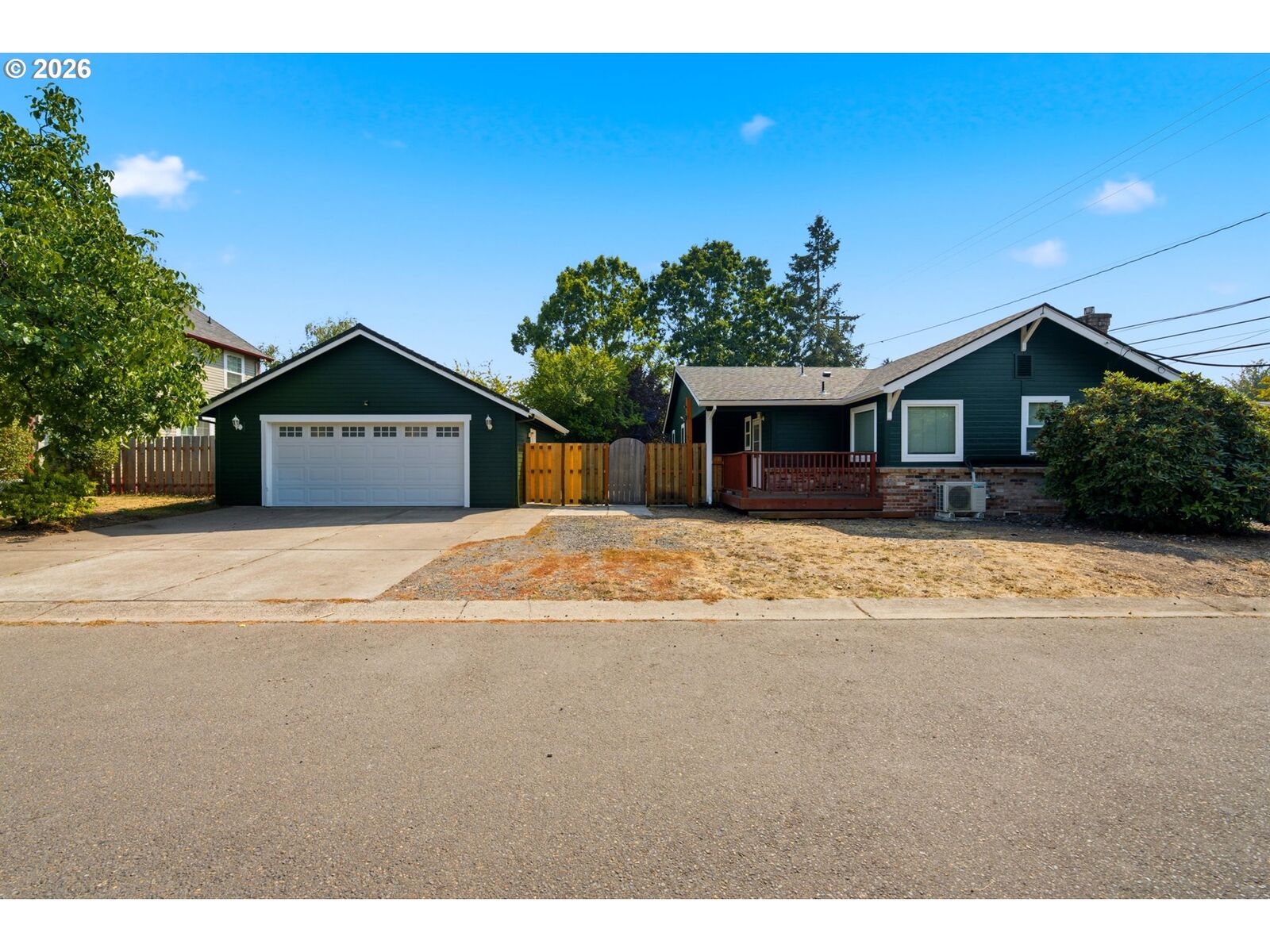 Property Photo: 732 N College St OR 97132
