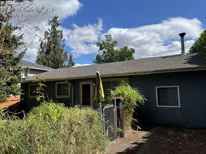 Property Photo: 3509 V St WA 98663