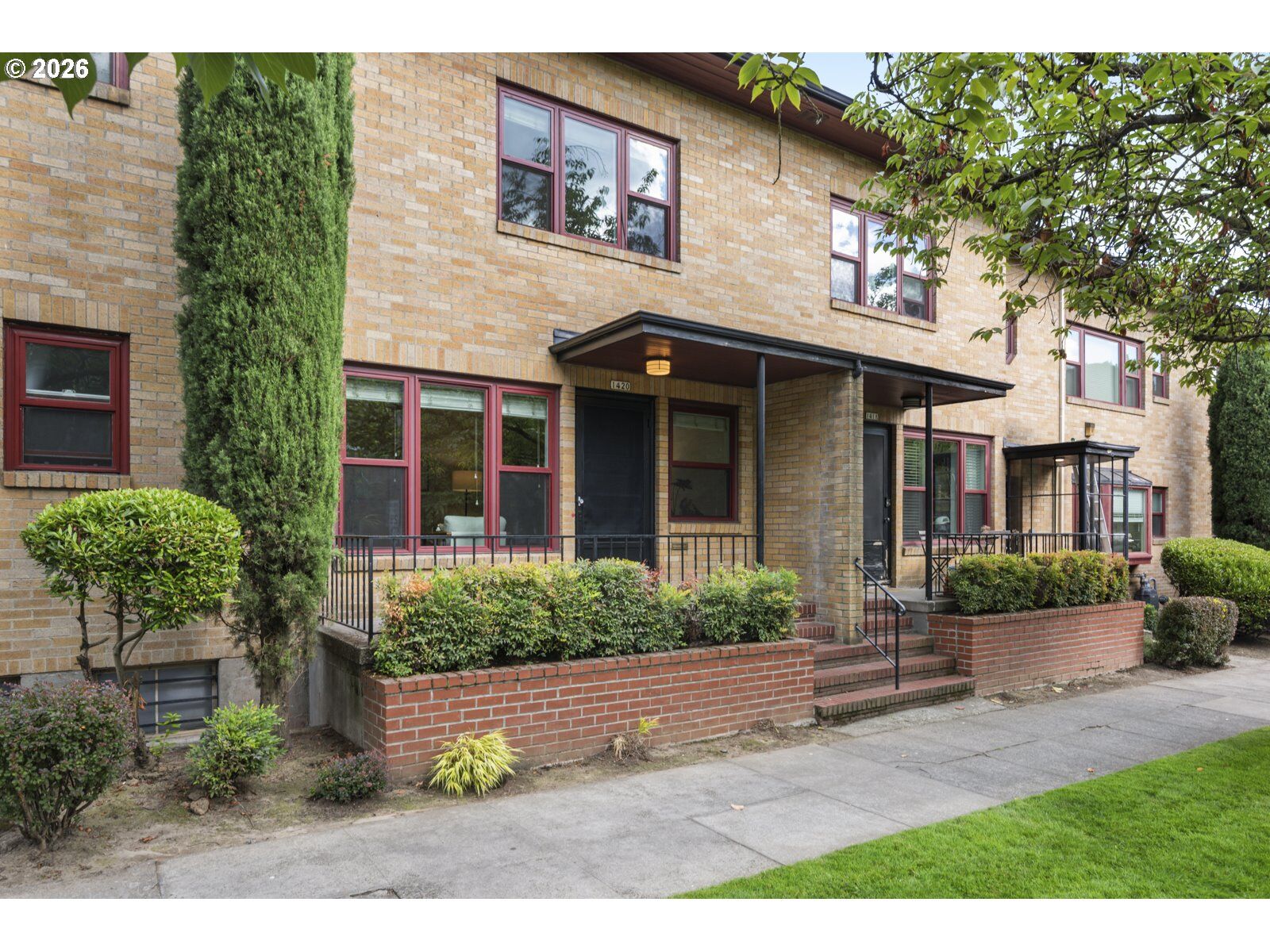 Property Photo: 1420 NE 21st Ave 18 OR 97232