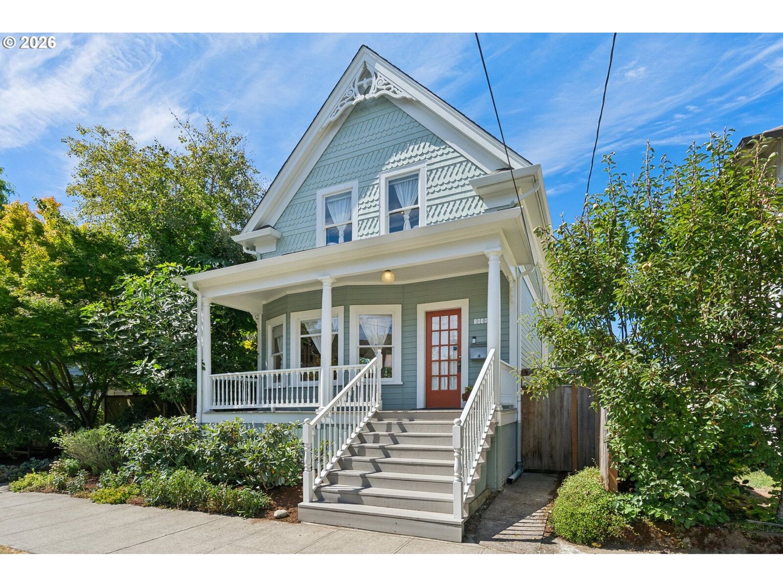 Property Photo:  3819 N Commercial Ave  OR 97227 