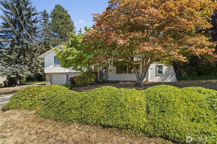 Property Photo:  1116  Wildwood Avenue NE  WA 98532 