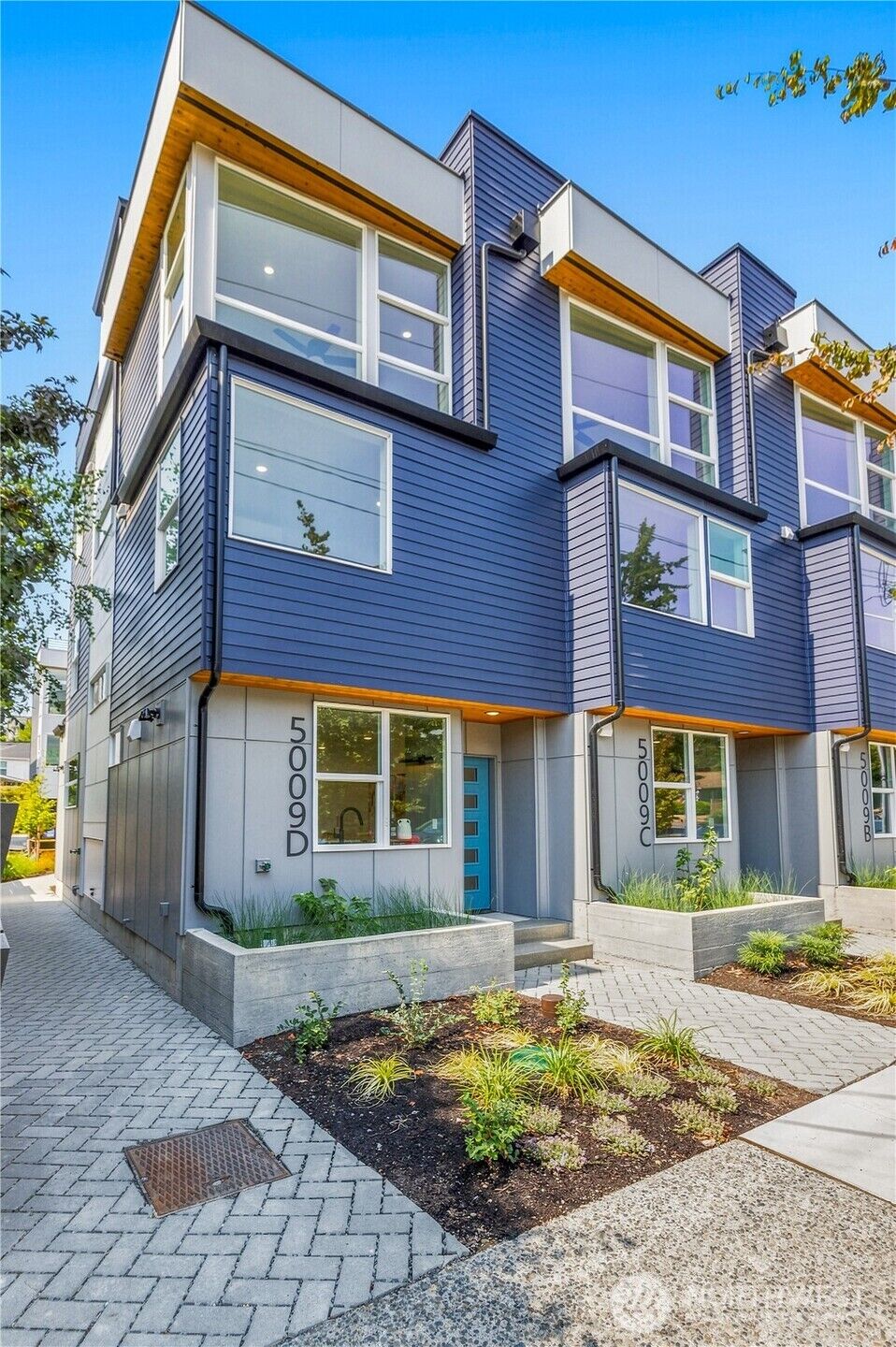 Property Photo:  5009  Fauntleroy Way SW D  WA 98136 