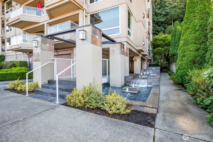 Property Photo:  1550  Alki Avenue SW 300  WA 98116 