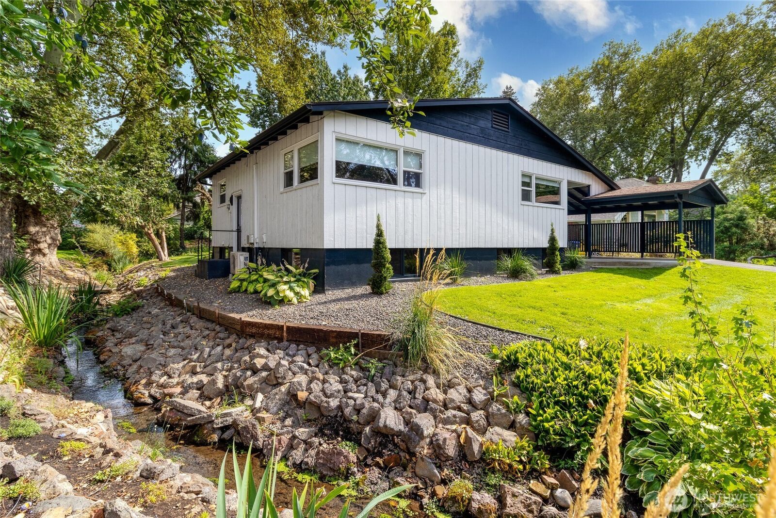 Property Photo:  924  Bonnie Brae Street  WA 99362 